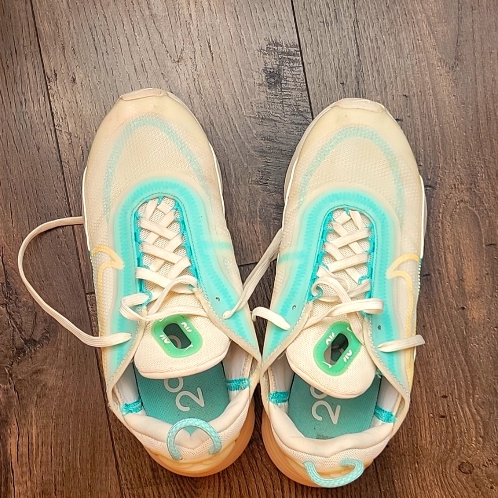 Nike AirMax teal & pff white